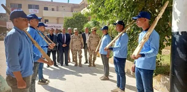 مساعد قائد الدفاع الشعبي يزور مدرسة إطسا الثانوية التجارية